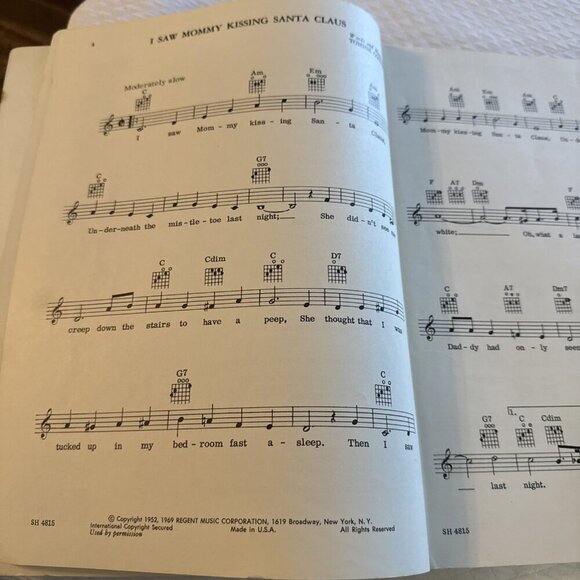 Vintage 1969 104 Giant Christmas Songs Piano / Vocal Sheet Music - Picture 9 of 9